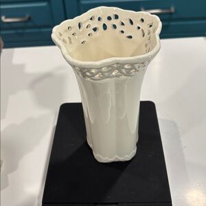 Vintage Alco Cream Scalloped Top Vase